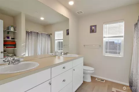 Bath - 933 14th Ave, Sultan, WA 98294 photo 3 of 3