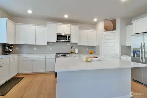 Kitchen - 933 14th Ave, Sultan, WA 98294 photo 2 of 3