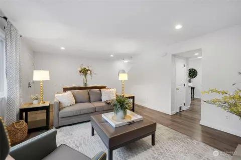 2319 S Pinebrook Ln #18, Des Moines, WA 98198