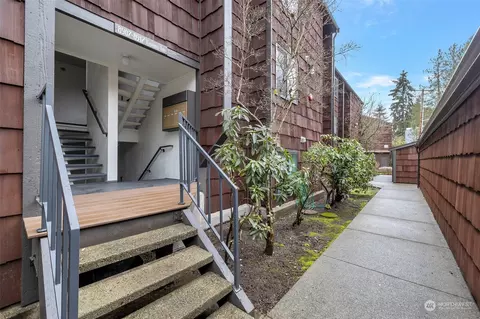 2300 NE 89th St #8915, Seattle, WA 98115