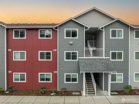 1651 SW Mulberry Pl #E203, Oak Harbor, WA 98277