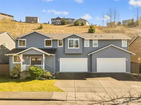 16911 W Hill Dr E, Bonney Lake, WA 98391