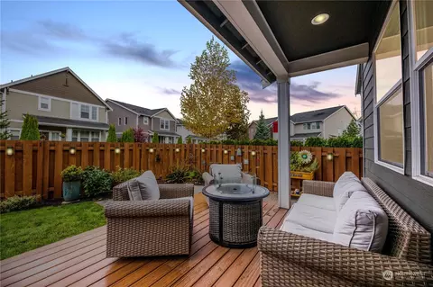 Exterior - 4416 31st Ave SE, Everett, WA 98203 photo 6 of 9