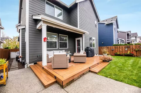 Exterior - 4416 31st Ave SE, Everett, WA 98203 photo 7 of 9