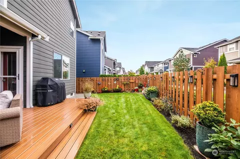 Exterior - 4416 31st Ave SE, Everett, WA 98203 photo 4 of 9