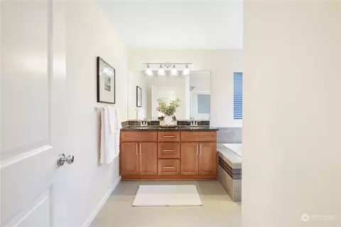 Bath - 4416 31st Ave SE, Everett, WA 98203 photo 1 of 3