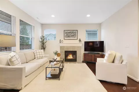 Living - 4416 31st Ave SE, Everett, WA 98203 photo 1 of 3