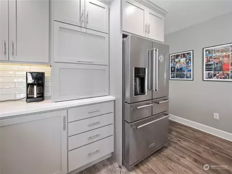 Kitchen - 1876 Shanon Ln, Enumclaw, WA 98022 photo 6 of 6