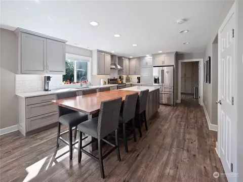 Kitchen - 1876 Shanon Ln, Enumclaw, WA 98022 photo 3 of 6
