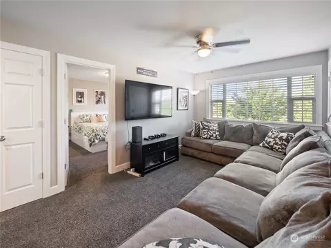 Living - 1876 Shanon Ln, Enumclaw, WA 98022 photo 4 of 4