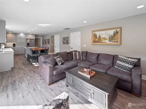 Living - 1876 Shanon Ln, Enumclaw, WA 98022 photo 2 of 4
