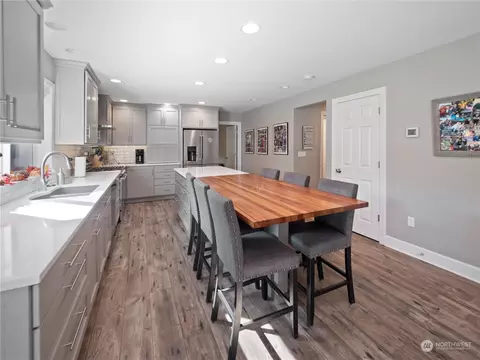 Kitchen - 1876 Shanon Ln, Enumclaw, WA 98022 photo 2 of 6