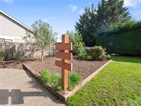 Exterior - 1876 Shanon Ln, Enumclaw, WA 98022 photo 5 of 11