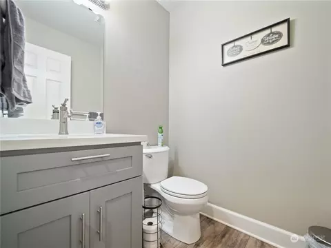 Bath - 1876 Shanon Ln, Enumclaw, WA 98022 photo 1 of 4