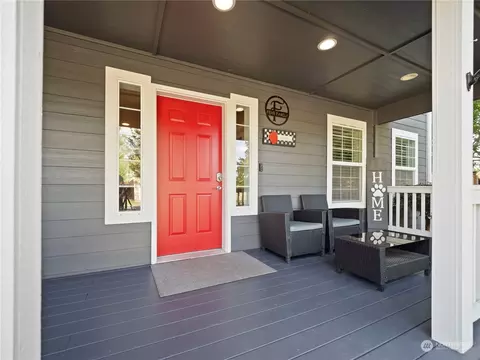 Exterior - 1876 Shanon Ln, Enumclaw, WA 98022 photo 3 of 11