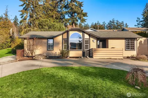 757 Tillamuk Dr, La Conner, WA 98257