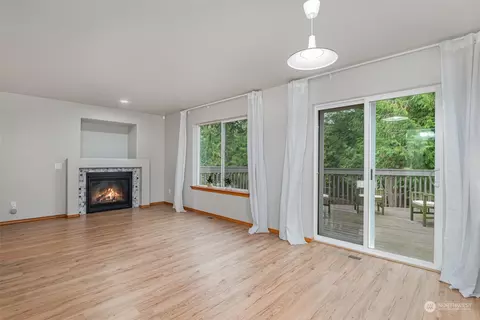 Living - 2909 96th Pl SE, Everett, WA 98208 photo 1 of 2
