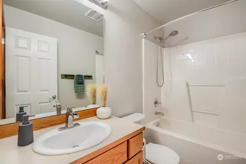 Bath - 2909 96th Pl SE, Everett, WA 98208 photo 3 of 3