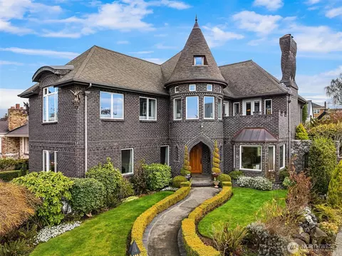 3000 42nd Ave W, Seattle, WA 98199