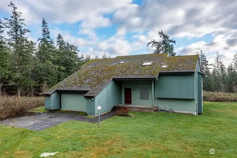 2560 Strawberry Point Rd, Oak Harbor, WA 98277