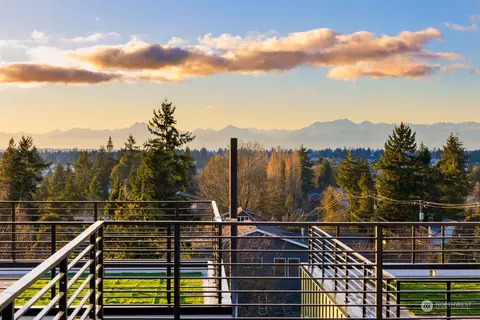 337 NE 90th St #3, Seattle, WA 98115