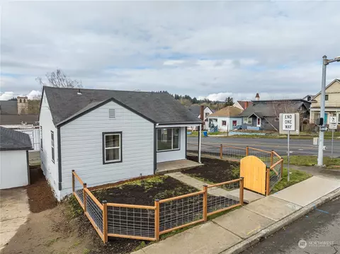 307 N 5th Ave, Kelso, WA 98626