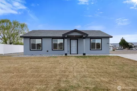 206 Cherry St, Mattawa, WA 99349
