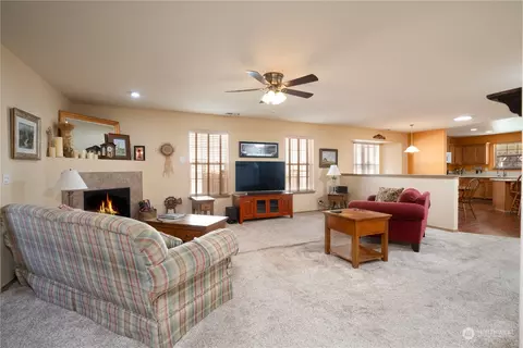 304 Nelsen St NE, Orting, WA 98360 photo 8