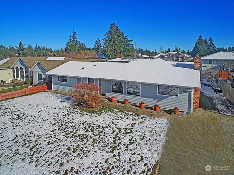 326 Camaloch Dr, Camano Island, WA 98282