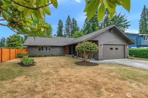 2210 Sturgeon Dr, Marysville, WA 98271