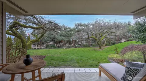 2920 76th Ave SE #105, Mercer Island, WA 98040