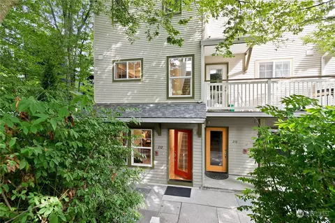 212 24th Ave E, Seattle, WA 98112