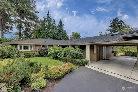 8407 SE 47th St, Mercer Island, WA 98040