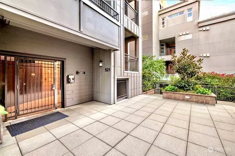 521 7th Ave #201, Kirkland, WA 98033