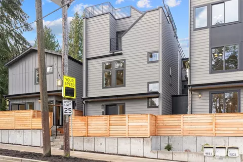 9821 15th Ave NE, Seattle, WA 98115