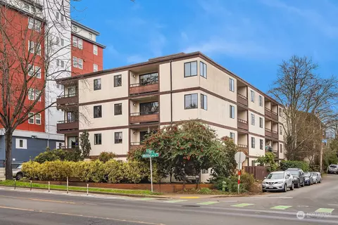 2100 N 106th St #301, Seattle, WA 98133