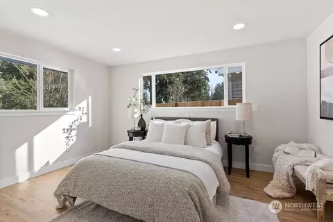 Bedroom - 1335 E Maple St, Kent, WA 98030 photo 1 of 5