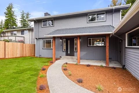 Exterior - 1335 E Maple St, Kent, WA 98030 photo 4 of 8