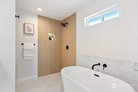Bath - 1335 E Maple St, Kent, WA 98030 photo 2 of 6