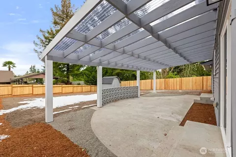 Exterior - 1335 E Maple St, Kent, WA 98030 photo 8 of 8