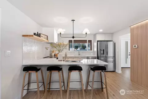 Kitchen - 1335 E Maple St, Kent, WA 98030 photo 5 of 5
