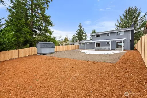 Exterior - 1335 E Maple St, Kent, WA 98030 photo 7 of 8
