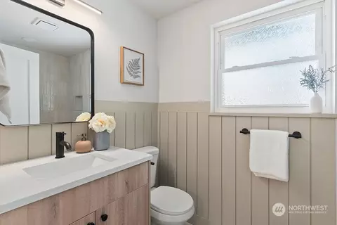 Bath - 1335 E Maple St, Kent, WA 98030 photo 5 of 6