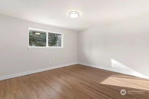 Bedroom - 1335 E Maple St, Kent, WA 98030 photo 4 of 5