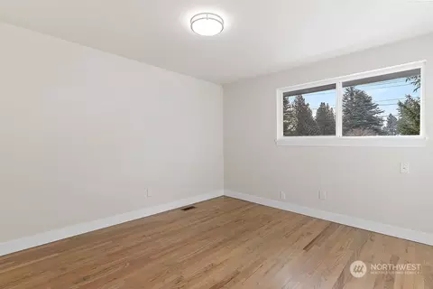 Bedroom - 1335 E Maple St, Kent, WA 98030 photo 5 of 5