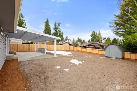 Exterior - 1335 E Maple St, Kent, WA 98030 photo 6 of 8