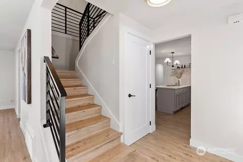 Entry Way - 1335 E Maple St, Kent, WA 98030 photo 1 of 3