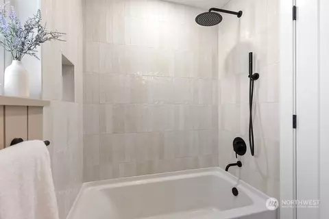 Bath - 1335 E Maple St, Kent, WA 98030 photo 6 of 6