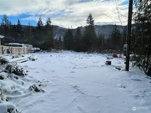 8381 Golden Valley Blvd, Maple Falls, WA 98266