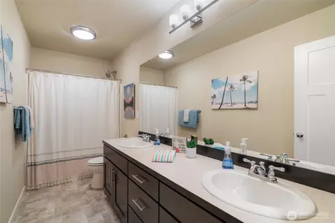 Bath - 16815 37th Dr SE, Bothell, WA 98012 photo 5 of 5